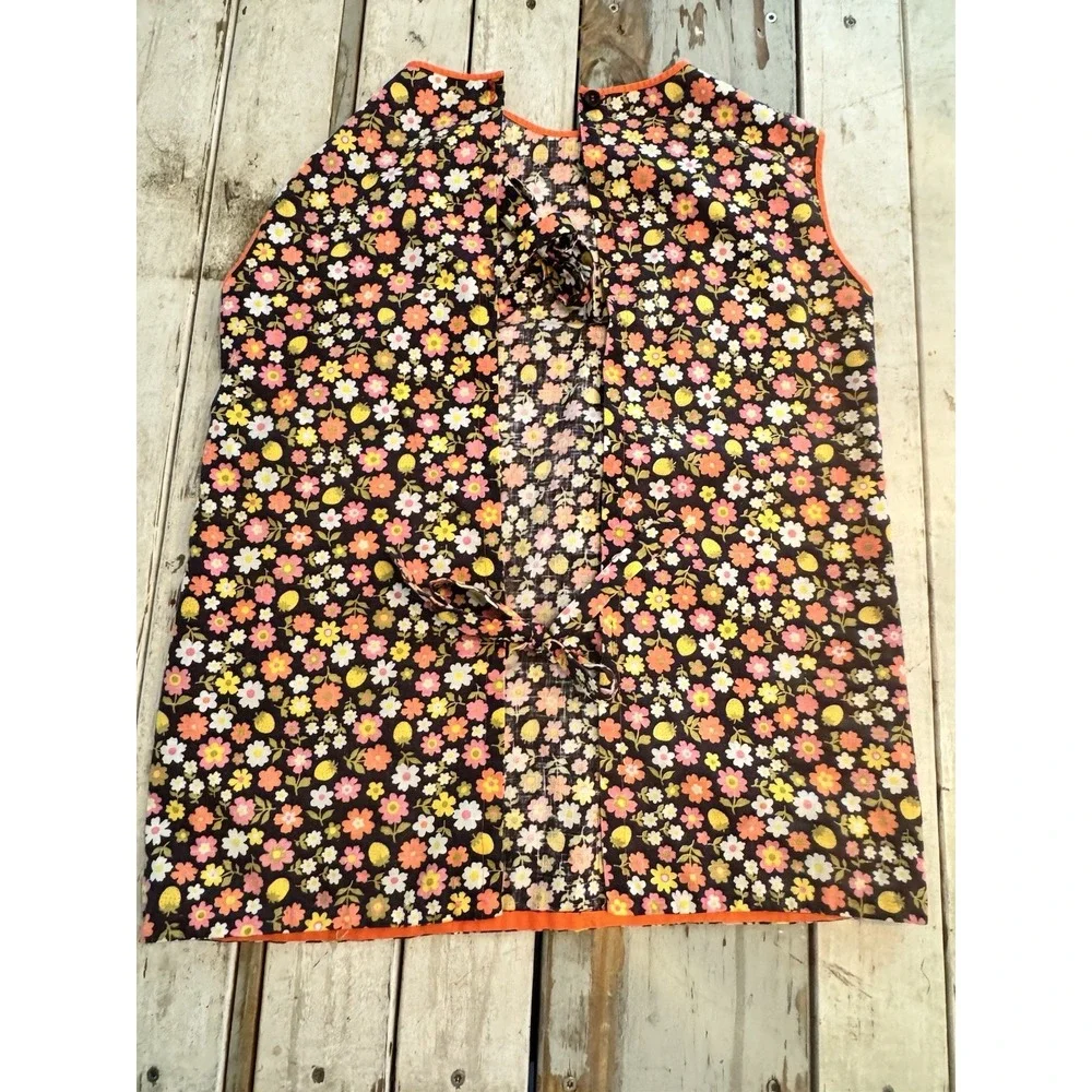 VINTAGE MCM GROOVY SMOCK STYLE ARM FLORAL PRINT REAR TIE APRON WITH POCKETS